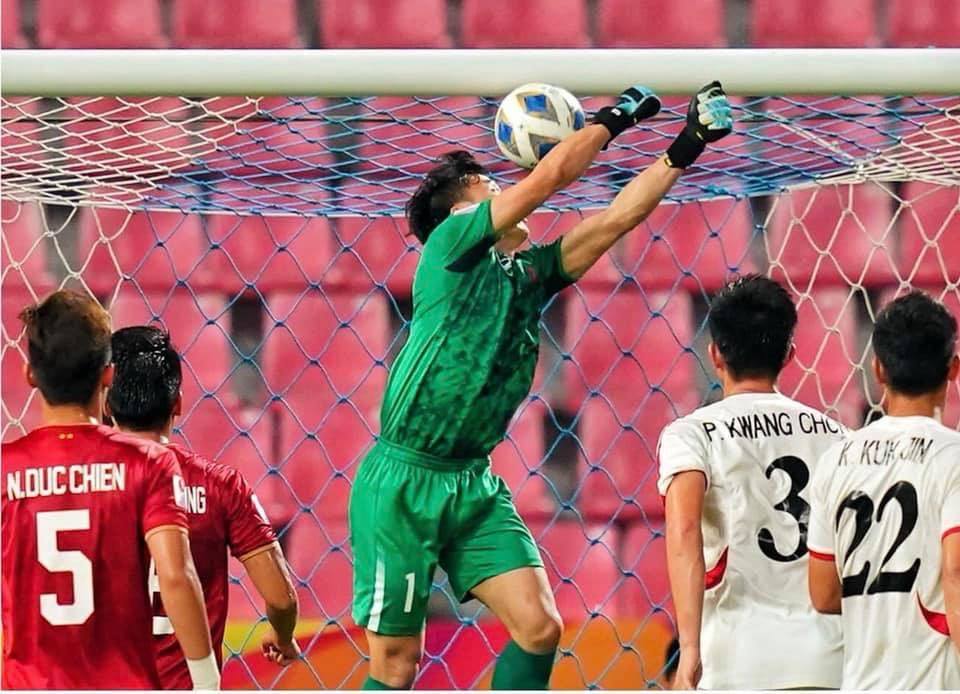 A forgettable moment of Bùi Tiến Dũng's mistake in yesterday's match
