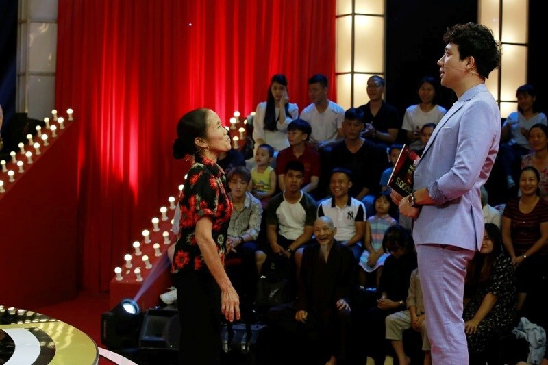 Bà Tân Vlog Criticized for Being "Bland" on the Gala of Challenge of Comedy, Refuses to Accept Prize Money from the Show 3 And although eliminated in the third round, Bà Tân Vlog still earns respect by using the prize money for charity