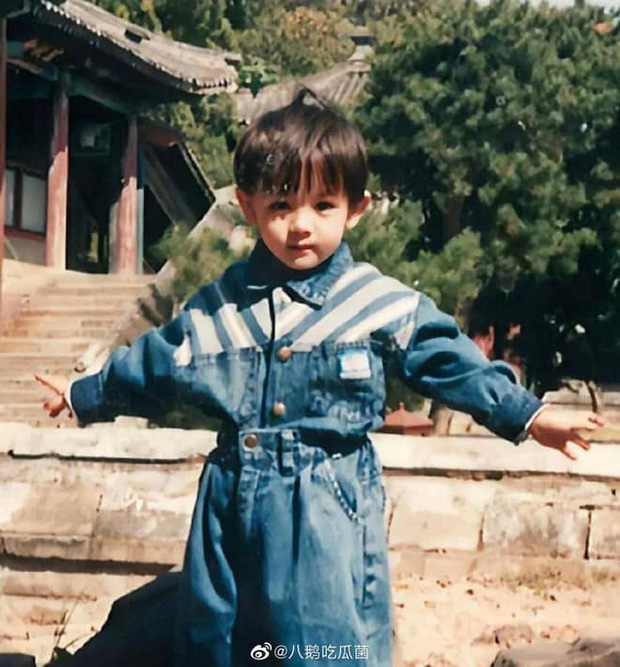 Rare childhood photo of the actress.