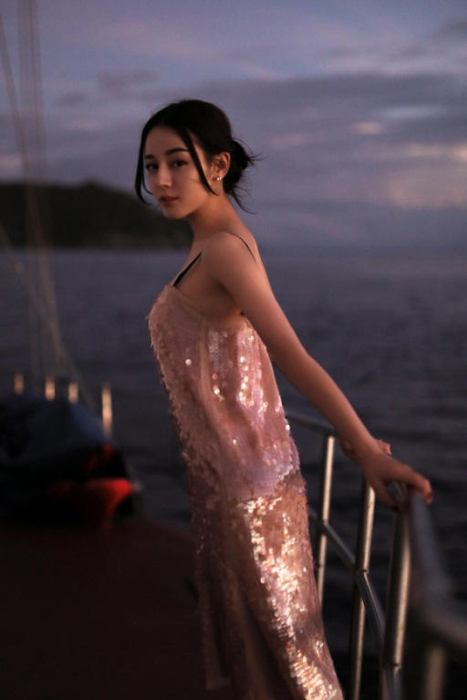 Latest images of Dilraba Dilmurat on her personal page