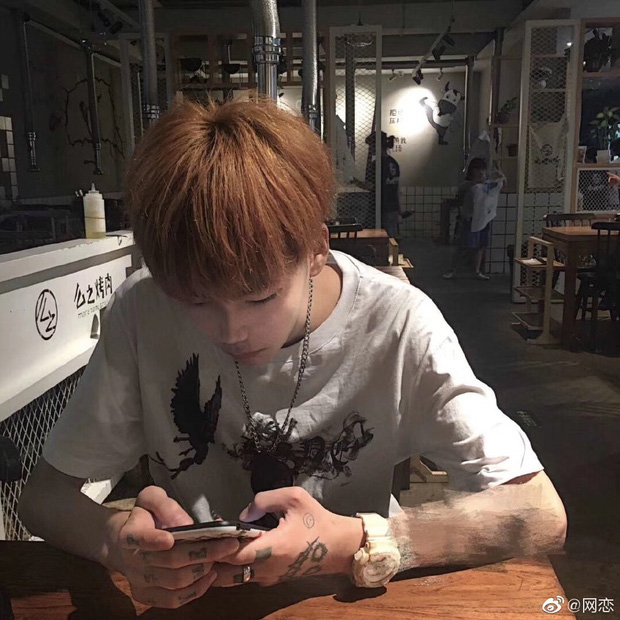 Exposing Her "Online Boyfriend" for Catfishing with Fake Looks, the Girl Unexpectedly Faces Backlash from the Community 2 He also looks quite handsome, cool, and dressed in trend