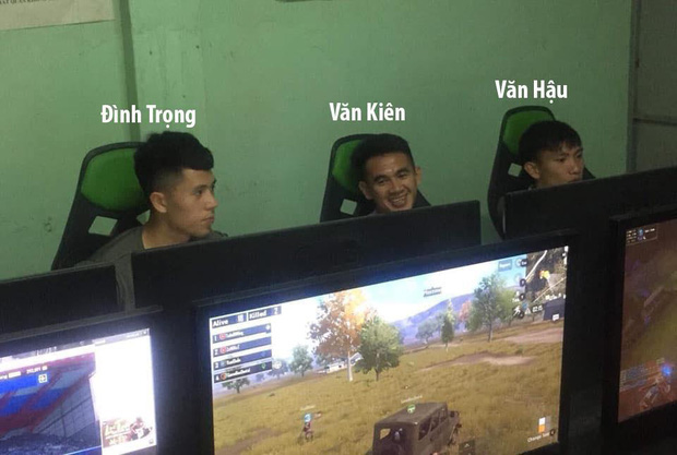 Vietnam U23 Players: Not Just Great at Football but Also Masters of Gaming 1 3 U23 Vietnam players caught in the act at an internet cafe.