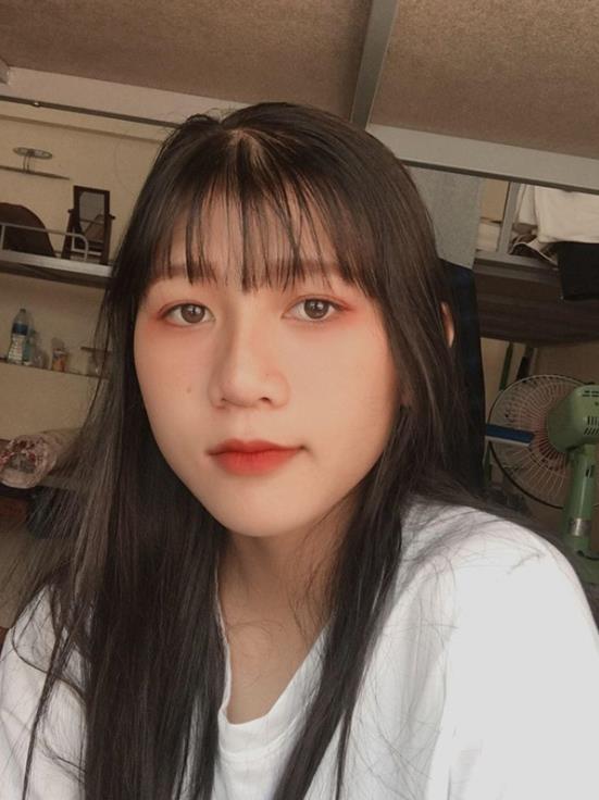LOL: The Girl Looks Just Like Teacher Ba, Fans Thought She Was a Joke by PTS But Turns Out She’s Not 1 At first glance, it looks like a Photoshop image