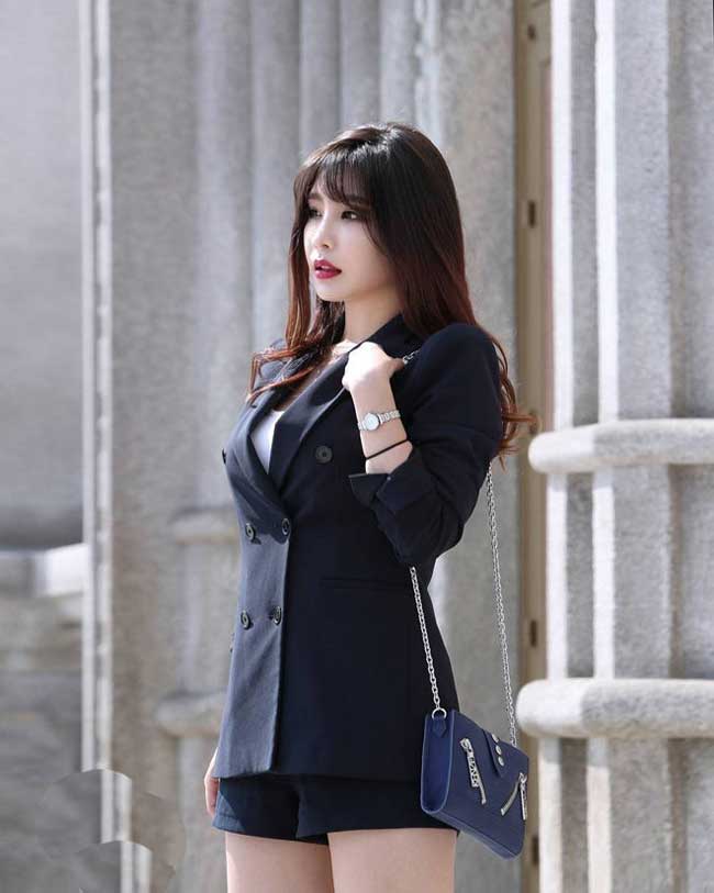 Even in office uniform, she still looks very seductive and beautiful