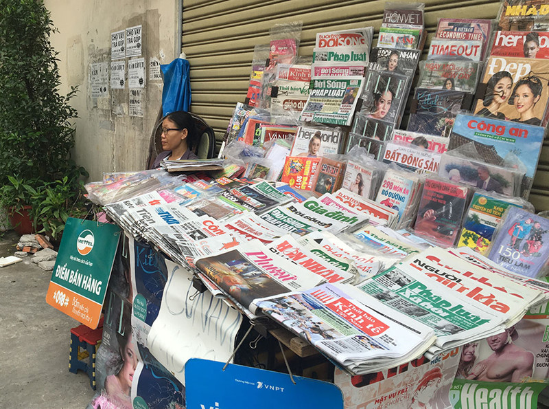 Back then, while others skipped breakfast to go to Internet cafes, I was diving into newsstands like this