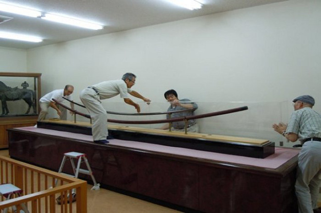 Decoding the Mystery of the 3.7m Long, Nearly 15kg Japanese Sword Once Suspected to Be a Giant's Weapon 2 Among the Odachi swords, Norimitsu Odachi is particularly fascinating due to its enormous size