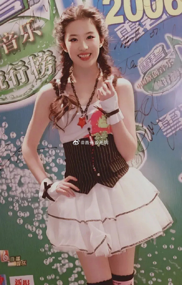 Looking Back at Liu Yifei's Beauty at 20 and Now, Netizens Can Only Sigh: "She Truly Was the Girl We All Pursued" 5 Although she still had many flaws, Liu Yifei back then was still a beauty adored by many