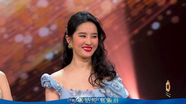 Looking Back at Liu Yifei's Beauty at 20 and Now, Netizens Can Only Sigh: "She Truly Was the Girl We All Pursued" 7 She is even starting to show more flaws, losing many of her 'Fairy Sister' features from before