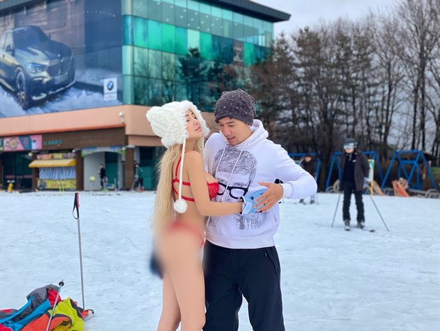 The photo deemed inappropriate by the online community featuring Ngân 98