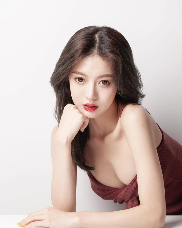 The beautiful appearance of the hot girl