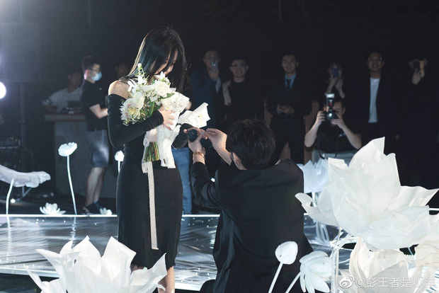 There are even rumors that she already has a partner, and is even engaged