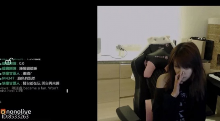 The streamer innocently picking her nose on air