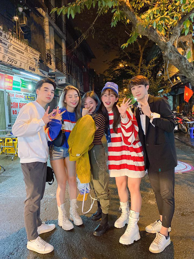 Linh Ngọc Đàm shines as she dresses up to watch fireworks with friends