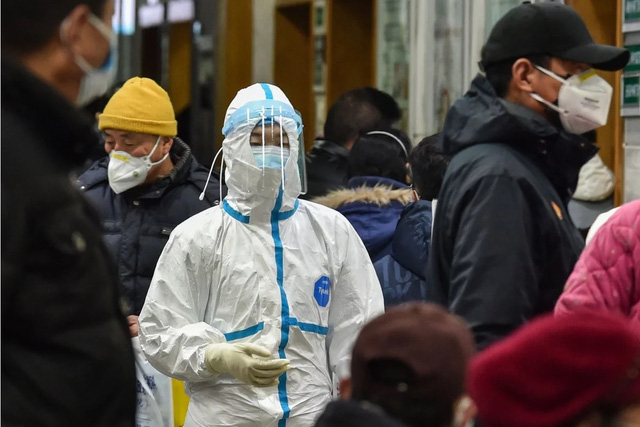 The medical team in Wuhan is under tremendous pressure with the increasing number of patients.
