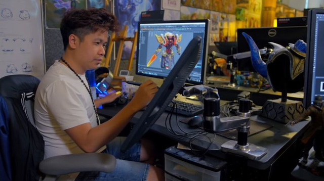 Duy Nguyen during the design process of the Chaos Blade Warrior skin