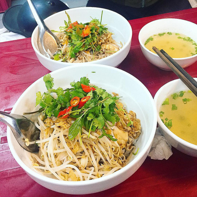 Nothing special, but these two bowls of mixed pho cost up to 300k
