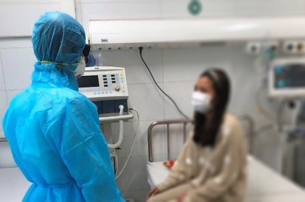 Patient N.T.Tr. receiving treatment in Thanh Hoa. Photo: BTH.