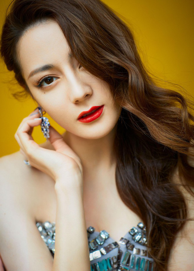 Dilraba Dilmurat Looks Stunning with Heavenly Aura Like a Fairy 12 photo 11 1578538231167723893078