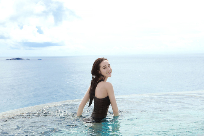 Dilraba Dilmurat Looks Stunning with Heavenly Aura Like a Fairy 15 A charming face, smooth white skin, and a smile that always shines bright.