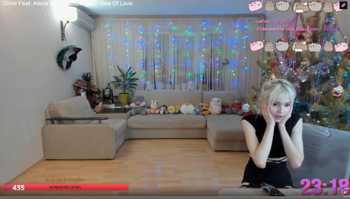 Random Chat with Fans About Upgrading Her Setup, Beautiful Female Streamer Receives a Shower of Donations Worth Millions 3 photo 2 1578624484105766417033