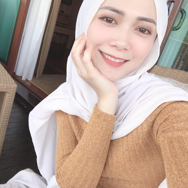 Housewife, Childcare, and Playing PUBG M: Young Mother Earns Over 100 Million, Making Netizens Envious 2 The Female Streamer Loves Taking Selfies and Sharing on Social Media