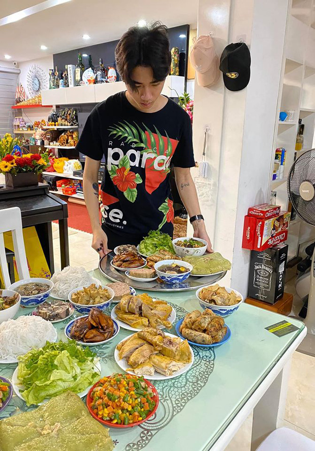 K-ICM celebrating Tet at his adoptive mother's house.