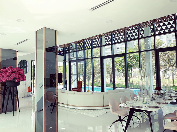 The interior is arranged luxuriously.