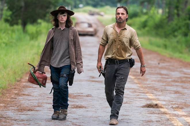 The Walking Dead continues to shock by decisively eliminating 2 characters that have been with the show since the first season.