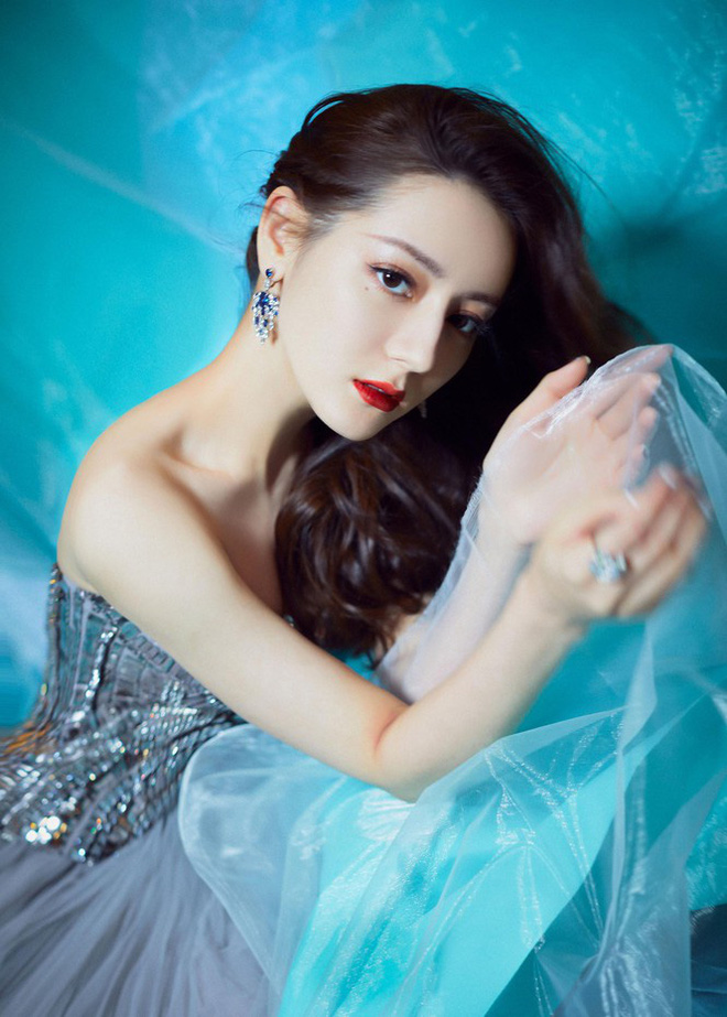 Dilraba Dilmurat Looks Stunning with Heavenly Aura Like a Fairy 8 She possesses a rare beauty.