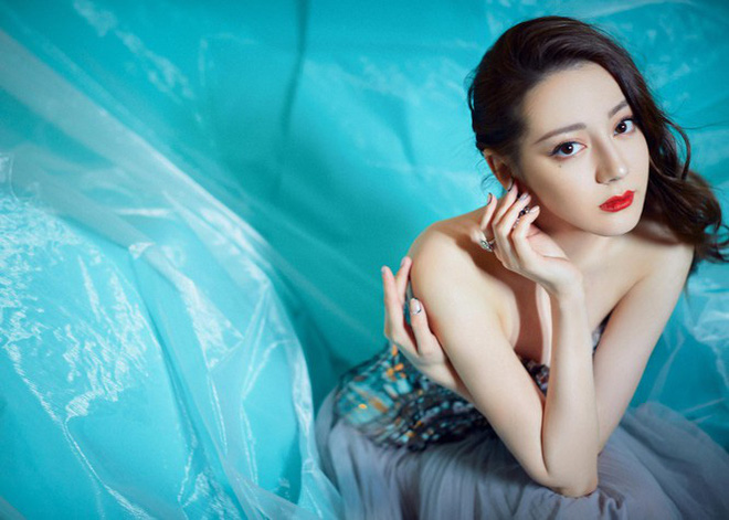 Dilraba Dilmurat Looks Stunning with Heavenly Aura Like a Fairy 9 photo 8 1578538231041930909848