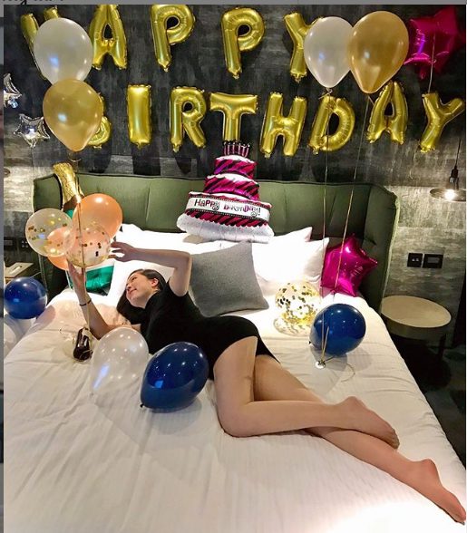 On her personal page, this hot girl shares: 'Those who work hard will surely shine.'
