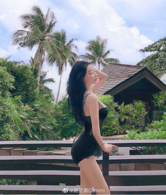 Trần Quán Hy's ex shares many sexy moments on her personal page.