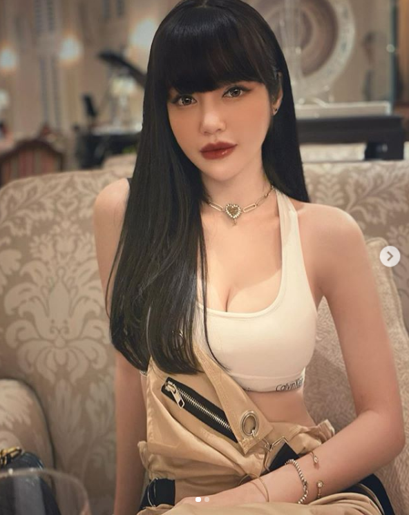 Although expressing her opinion about her 'declining' bust, Elly Tran still possesses a figure many dream of.