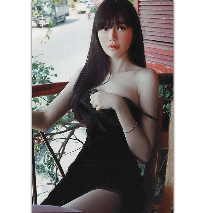 Elly Tran continues to leave a mark in the hearts of fans with her unique image and figure after childbirth.