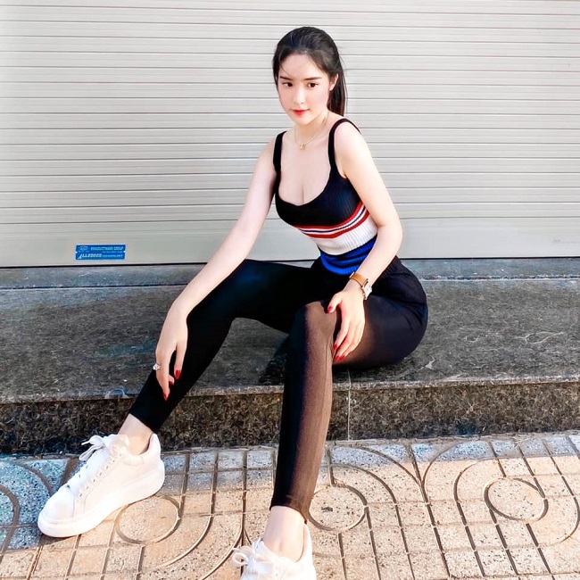In an interview, Đoan Nghi shared that her dream is to become a businesswoman and to try her hand in the arts as a model.