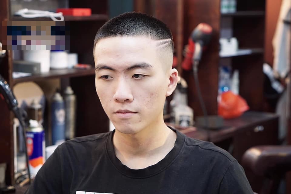 This new hairstyle satisfies both Xuân Bách's fans and his girlfriend
