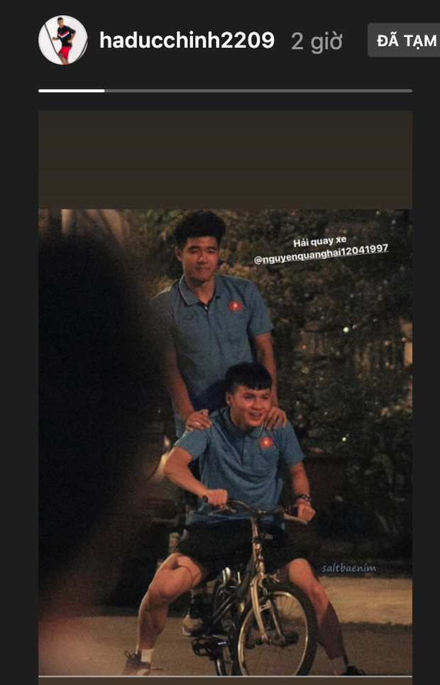 Close friend Đức Chinh certainly had to make a post to troll.