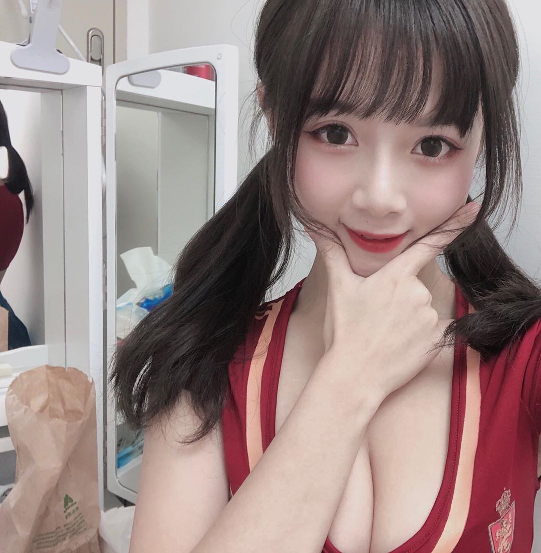 But many believe that 'looking at this picture' she is 100% a hot girl in disguise, as there’s no rural girl like this