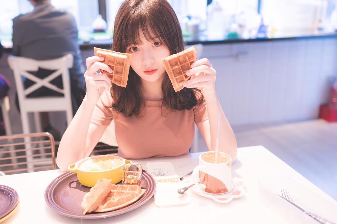 But still, one must admit that this girl is quite cute