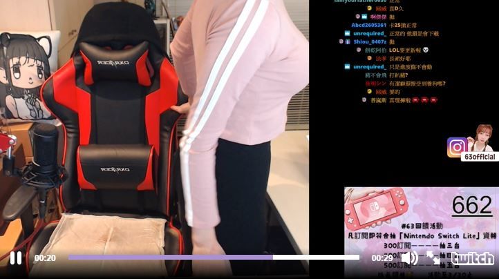 For an extended time, she only swayed and posed, doing nothing but showing her cleavage on stream