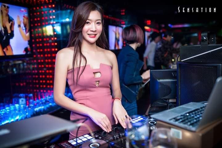 Duyuan is a model and also frequently appears at various events
