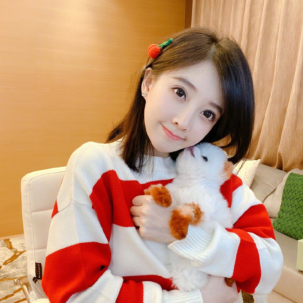 Although very cute, it's rare to see her show her full body