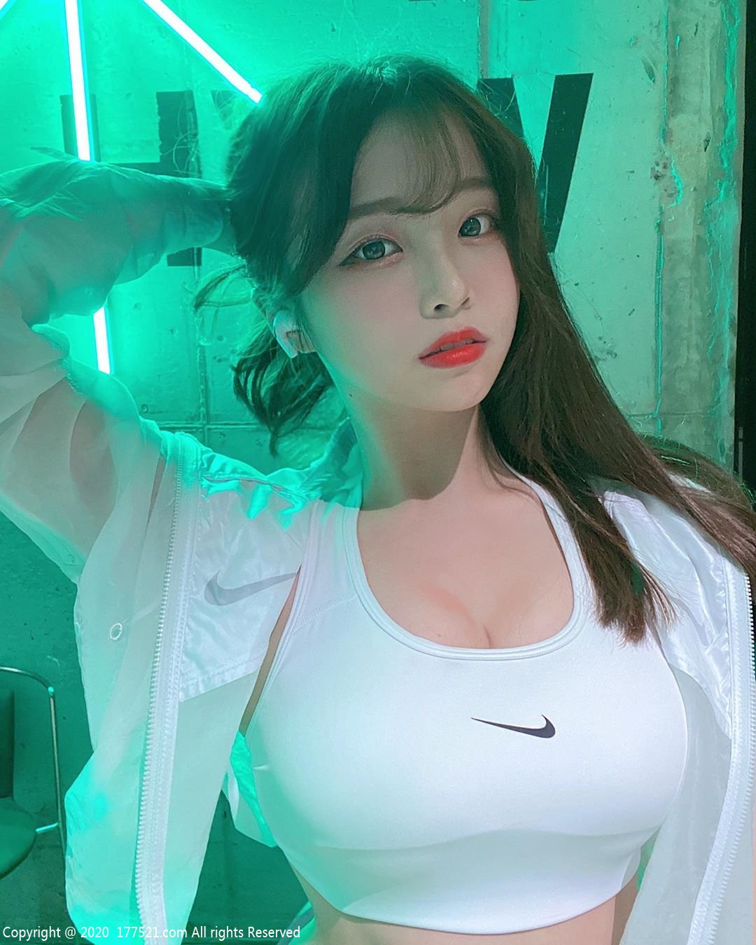 Coco always catches the eye of many live stream followers because besides her physical beauty, she also receives many compliments for knowing how to please her fans.