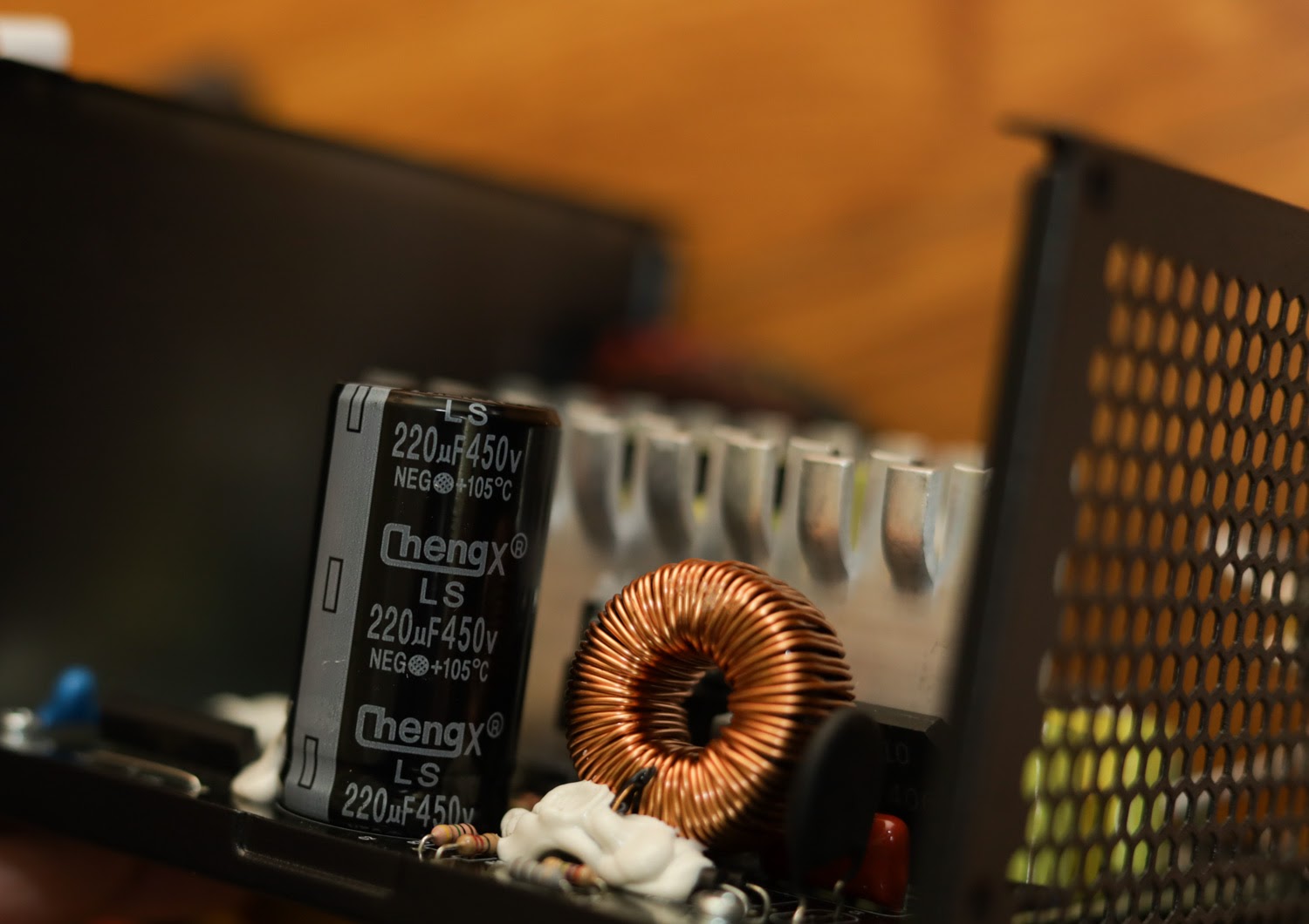 Main capacitor larger than the 400W version from ChengX, 220nF and 450V.