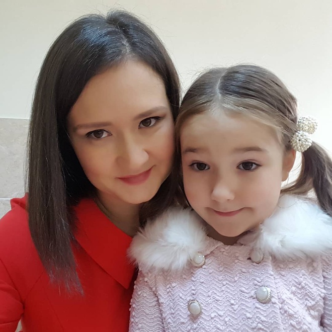 Currently, Bella has entered primary school and her mother revealed that the next goal will be Japanese.