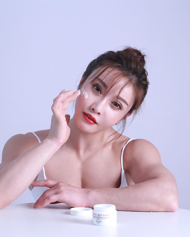 He Ping's Instagram account is nearing 400,000 followers, which also serves as a source of income for her.