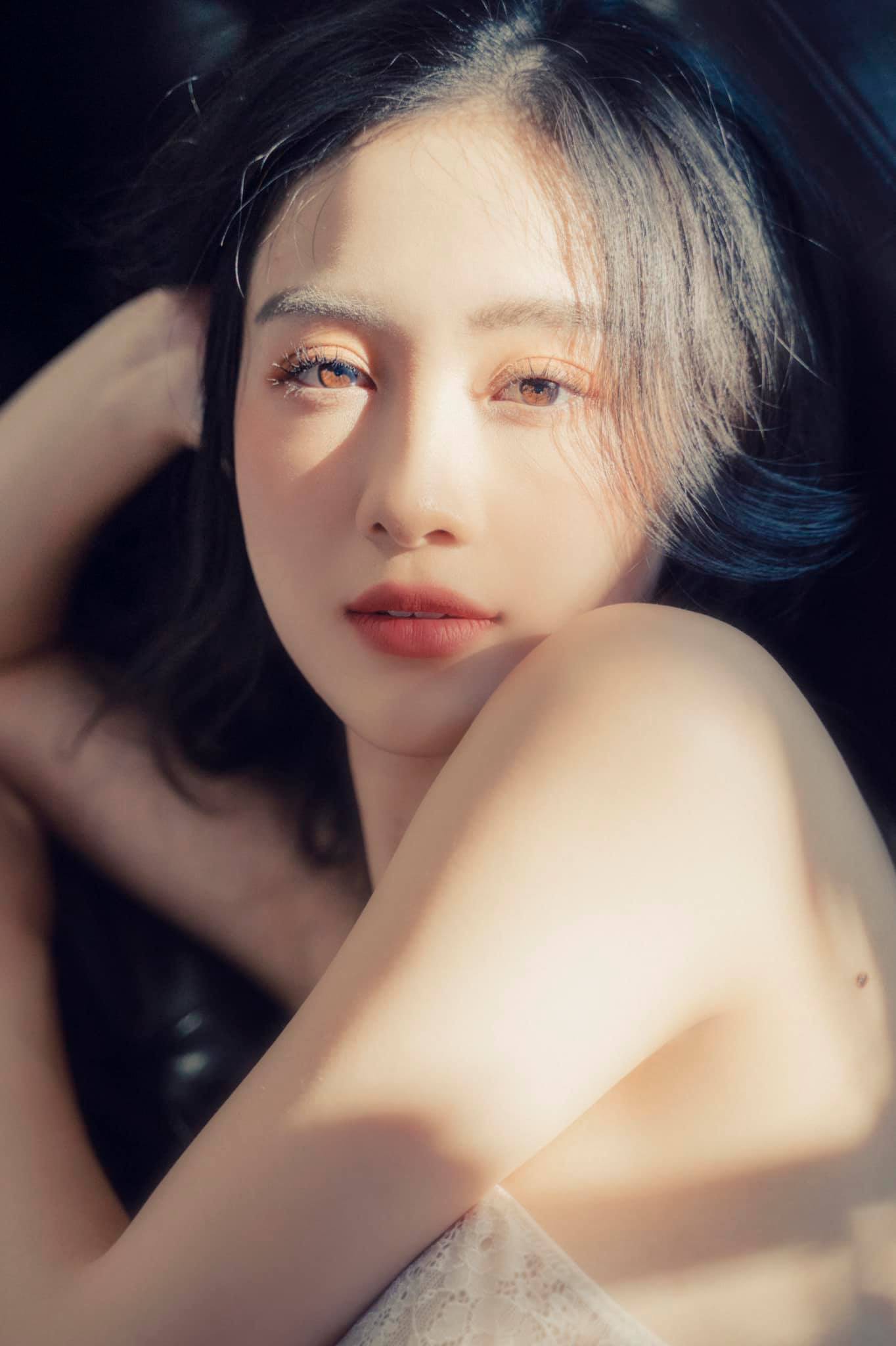 The appearance of the star with a captivating and alluring beauty has received countless compliments from domestic fans.