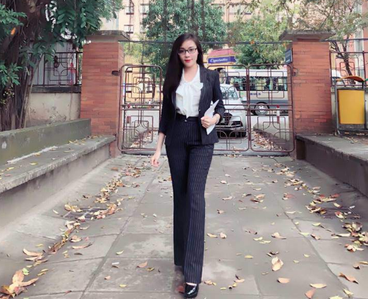 Despite being open-minded in lifestyle and clothing choices, she maintains a very proper image at work.