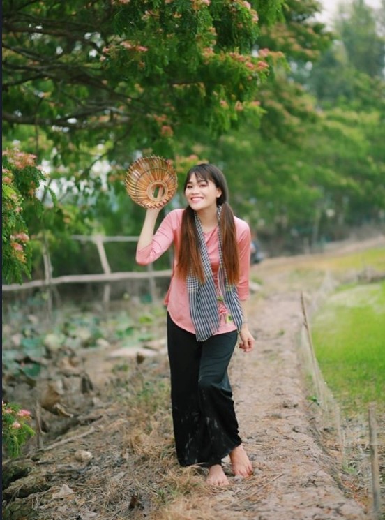 The beautiful, genuine images of Ngan Thao now contrast significantly with her past appearance.