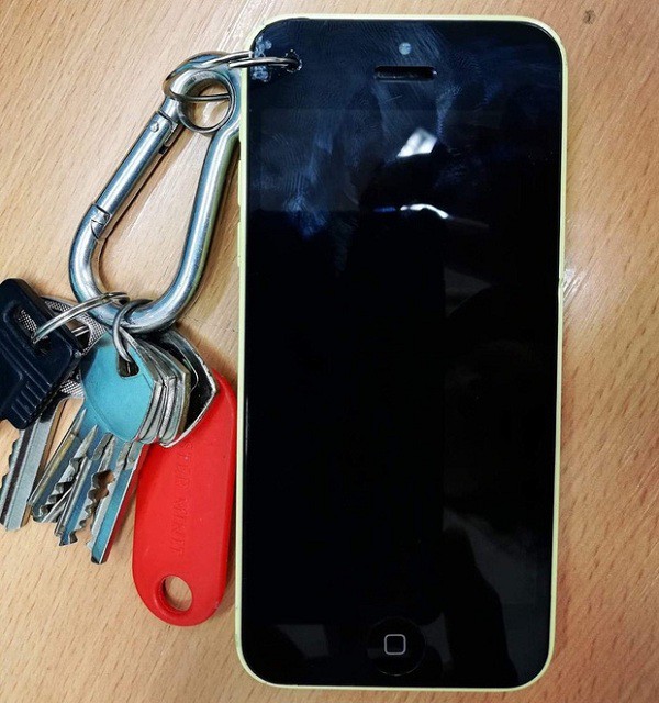 Repurposing a discarded phone to create a beautiful keychain.